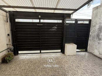 HERMOSO DUPLEX EN ORO VERDE, 2 DORM, COCHERA, PATIO Y PISCINA.