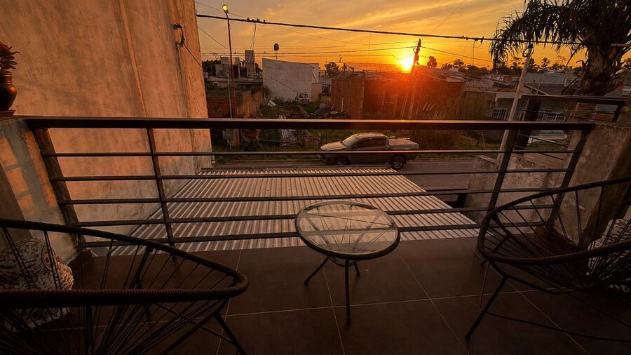 HERMOSO DUPLEX EN ORO VERDE, 2 DORM, COCHERA, PATIO Y PISCINA.