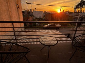 HERMOSO DUPLEX EN ORO VERDE, 2 DORM, COCHERA, PATIO Y PISCINA.