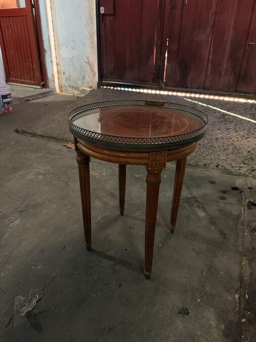 Mesita circular Luis XV
