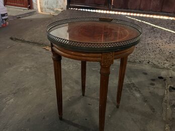 Mesita circular Luis XV