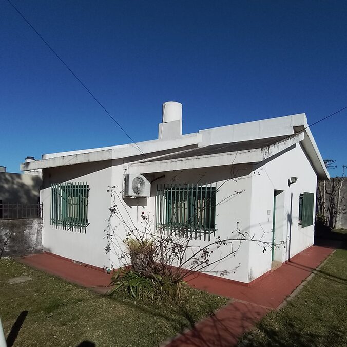 ALQUILO CASA DE 2 DORMITORIOS
