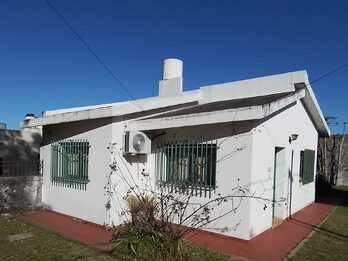 ALQUILO CASA DE 2 DORMITORIOS