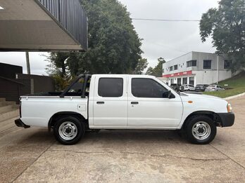 NISSAN Frontier 2.5 NP300 4x2