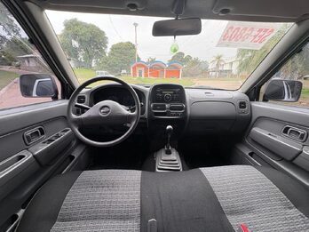 NISSAN Frontier 2.5 NP300 4x2