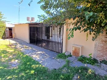 VENDO CASA Z/ PROV. UNIDAS Y ECCLESTON - U$S 40.000