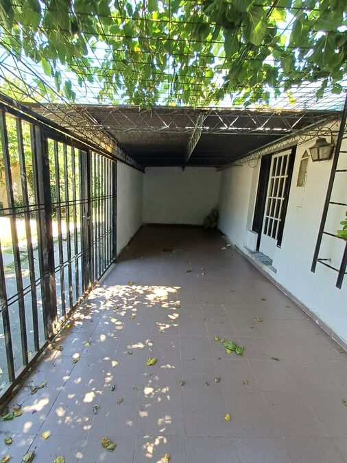 VENDO CASA Z/ PROV. UNIDAS Y ECCLESTON - U$S 40.000