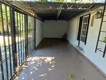 VENDO CASA Z/ PROV. UNIDAS Y ECCLESTON - U$S 40.000