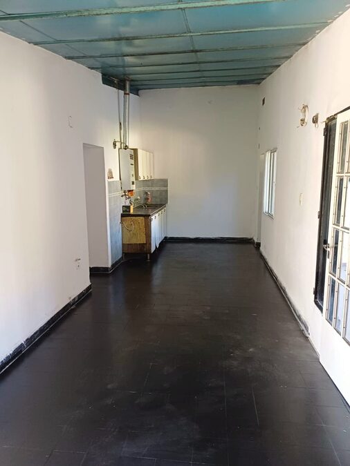 VENDO CASA Z/ PROV. UNIDAS Y ECCLESTON - U$S 40.000