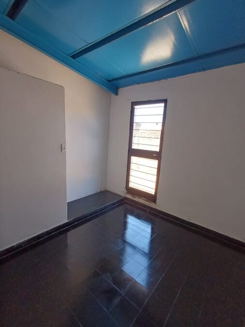 VENDO CASA Z/ PROV. UNIDAS Y ECCLESTON - U$S 40.000