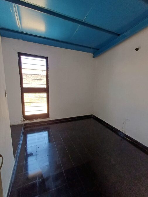 VENDO CASA Z/ PROV. UNIDAS Y ECCLESTON - U$S 40.000