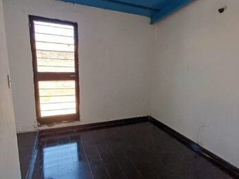 VENDO CASA Z/ PROV. UNIDAS Y ECCLESTON - U$S 40.000