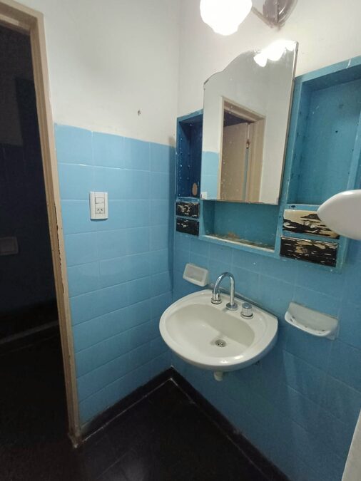 VENDO CASA Z/ PROV. UNIDAS Y ECCLESTON - U$S 40.000