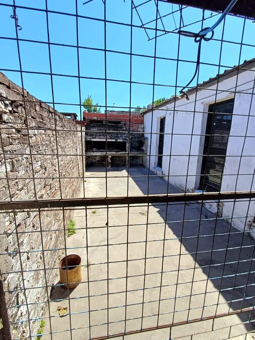 VENDO CASA Z/ PROV. UNIDAS Y ECCLESTON - U$S 40.000