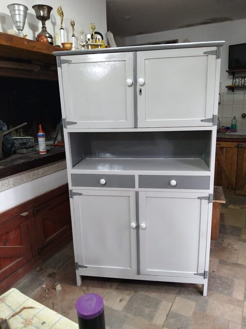 Vendo aparador de cocina 1x0.40x1.7 de madera