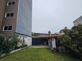 Casa + local con amplio terreno en calle Cura Alvarez