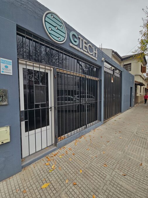 Casa + local con amplio terreno en calle Cura Alvarez