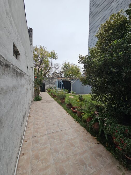 Casa + local con amplio terreno en calle Cura Alvarez