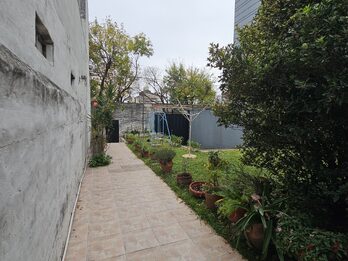 Casa + local con amplio terreno en calle Cura Alvarez