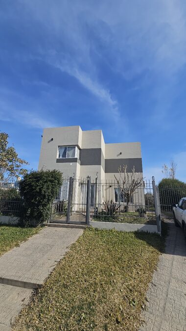 Exclusiva casa en loteo Santa Maria A metros de ruta 11
