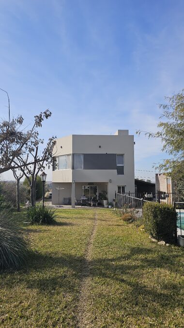 Exclusiva casa en loteo Santa Maria A metros de ruta 11