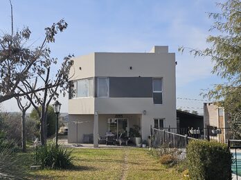 Exclusiva casa en loteo Santa Maria A metros de ruta 11