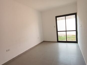DEPTO EN ALQUILER  CON PATIO Y ESTACIONAMIENTO