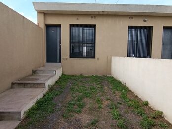 DEPTO EN ALQUILER  CON PATIO Y ESTACIONAMIENTO