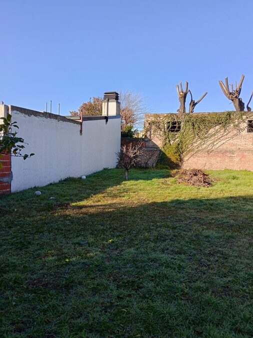 VENDO CASA CON GRAN TERRENO