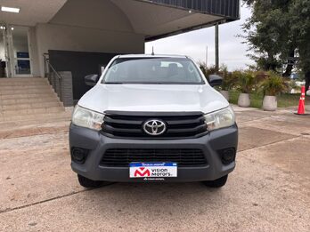 TOYOTA HILUX 4x2 DX 2.4 TDI MT CABINA SIMPLE. Recibo vehículos de menor y mayor valor