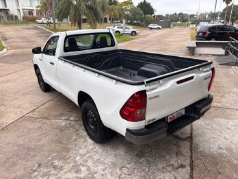 TOYOTA HILUX 4x2 DX 2.4 TDI MT CABINA SIMPLE. Recibo vehículos de menor y mayor valor