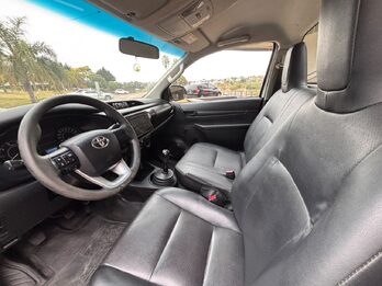 TOYOTA HILUX 4x2 DX 2.4 TDI MT CABINA SIMPLE. Recibo vehículos de menor y mayor valor