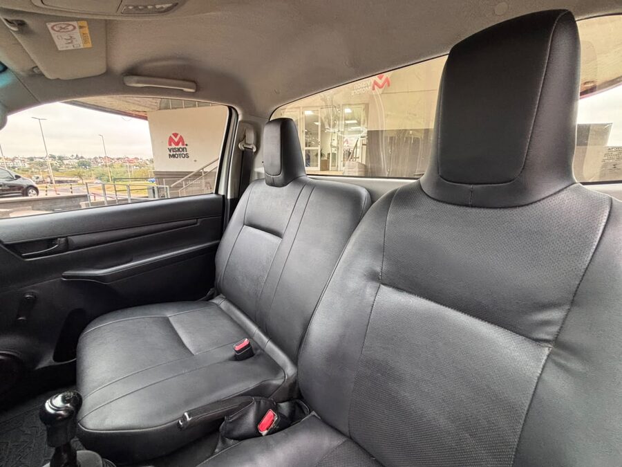 TOYOTA HILUX 4x2 DX 2.4 TDI MT CABINA SIMPLE. Recibo vehículos de menor y mayor valor