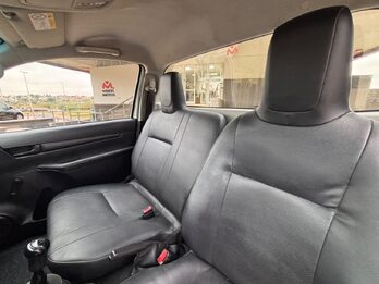 TOYOTA HILUX 4x2 DX 2.4 TDI MT CABINA SIMPLE. Recibo vehículos de menor y mayor valor