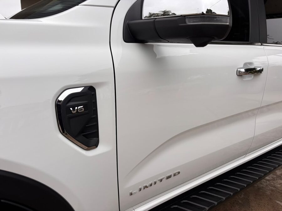 FORD RANGER LTD V6 3.0L 4x4 AT. Recibo vehículos de menor y mayor valor.
