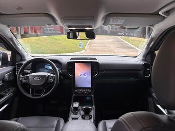 FORD RANGER LTD V6 3.0L 4x4 AT. Recibo vehículos de menor y mayor valor.