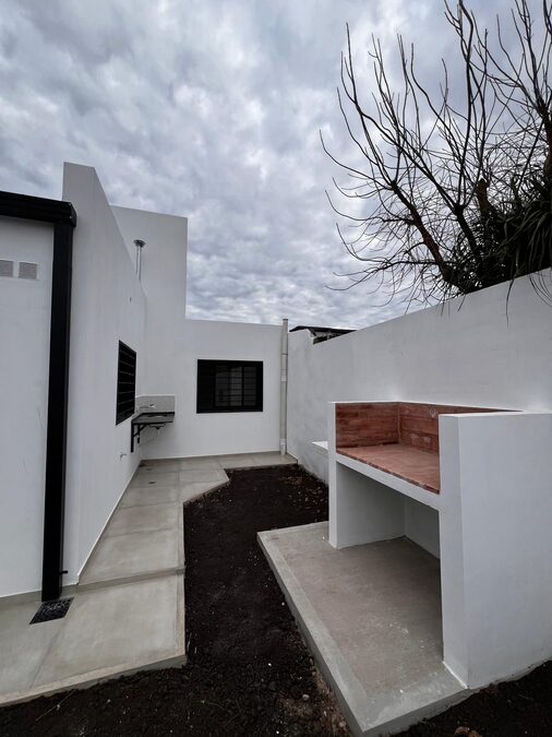 CASA A ESTRENAR EN VENTA 🏡  Ideal para ingresar inmediatamente‼️ 📍sobre calle Basavilbaso y Gdor. Crespo.