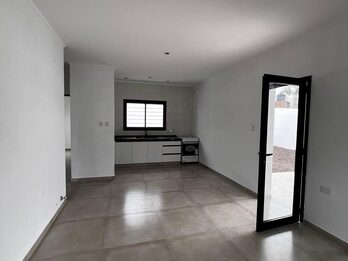 CASA A ESTRENAR EN VENTA 🏡  Ideal para ingresar inmediatamente‼️ 📍sobre calle Basavilbaso y Gdor. Crespo.