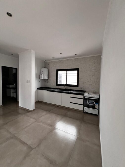 CASA A ESTRENAR EN VENTA 🏡  Ideal para ingresar inmediatamente‼️ 📍sobre calle Basavilbaso y Gdor. Crespo.