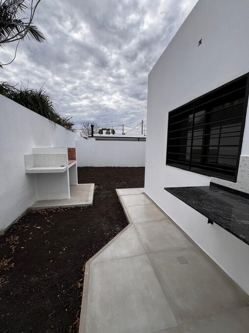 CASA A ESTRENAR EN VENTA 🏡  Ideal para ingresar inmediatamente‼️ 📍sobre calle Basavilbaso y Gdor. Crespo.