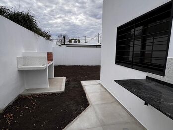CASA A ESTRENAR EN VENTA 🏡  Ideal para ingresar inmediatamente‼️ 📍sobre calle Basavilbaso y Gdor. Crespo.