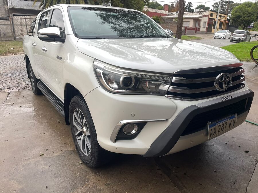 Hilux srx 4*4  2016 250.000km. Vendo o permuto mayor-menor