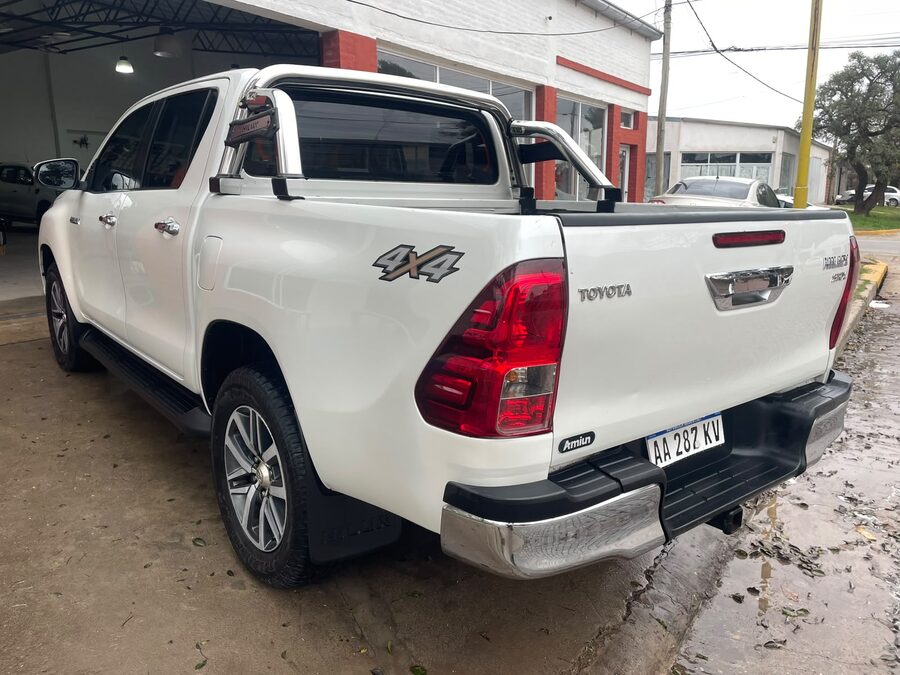 Hilux srx 4*4  2016 250.000km. Vendo o permuto mayor-menor