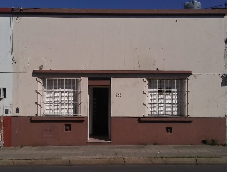 DUEÑO ALQUILA CASA CENTRICA $750000