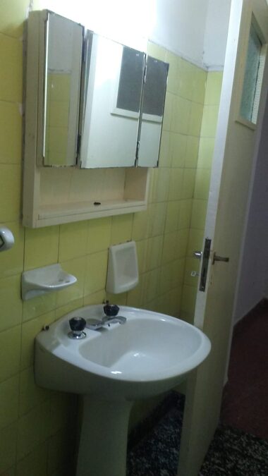DUEÑO ALQUILA CASA CENTRICA $750000