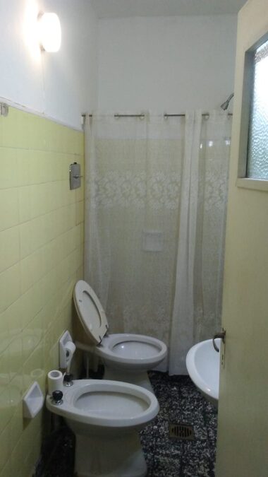 DUEÑO ALQUILA CASA CENTRICA $750000