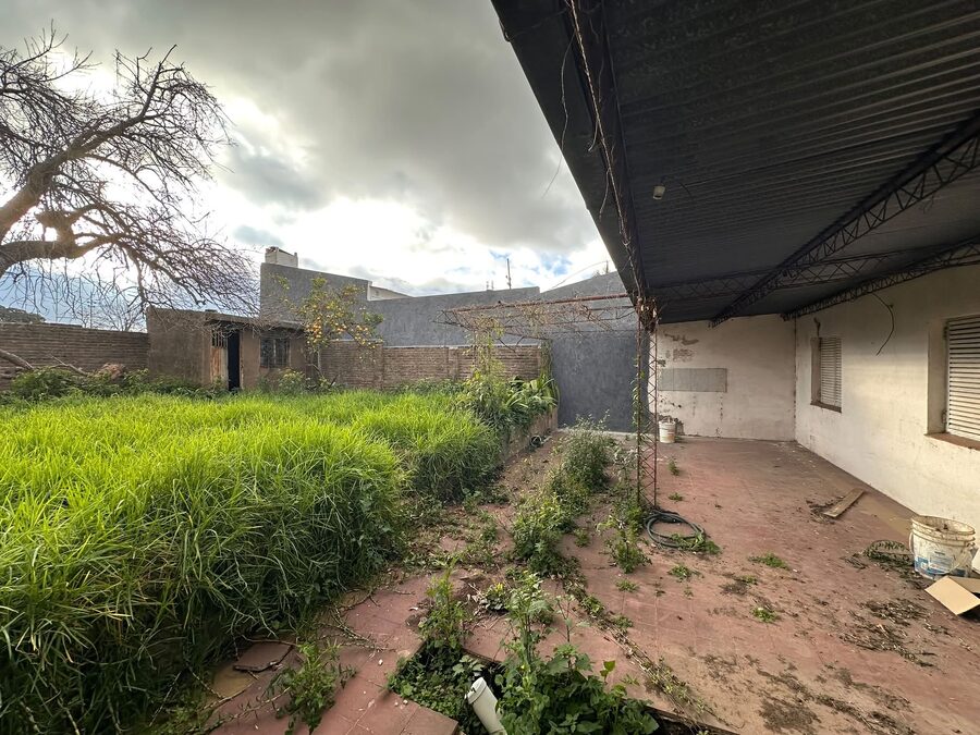 VENDO CASA A RECICLAR ZONA U.T.N