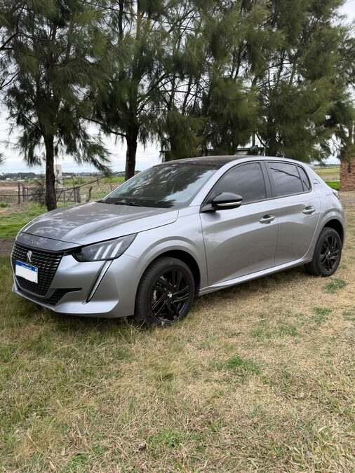 VENDO 208 STYLE 2023 CON 43 MIL KM