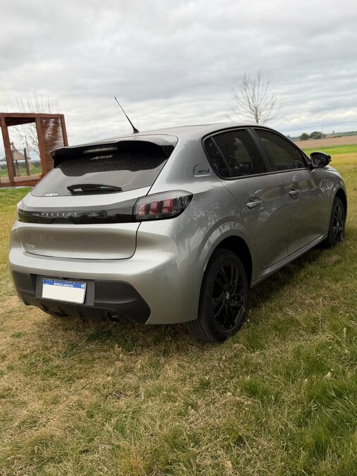 VENDO 208 STYLE 2023 CON 43 MIL KM