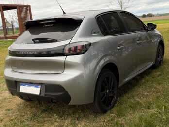 VENDO 208 STYLE 2023 CON 43 MIL KM
